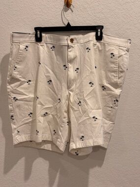 Club Room Cream Palm-Print Flat Front Shorts